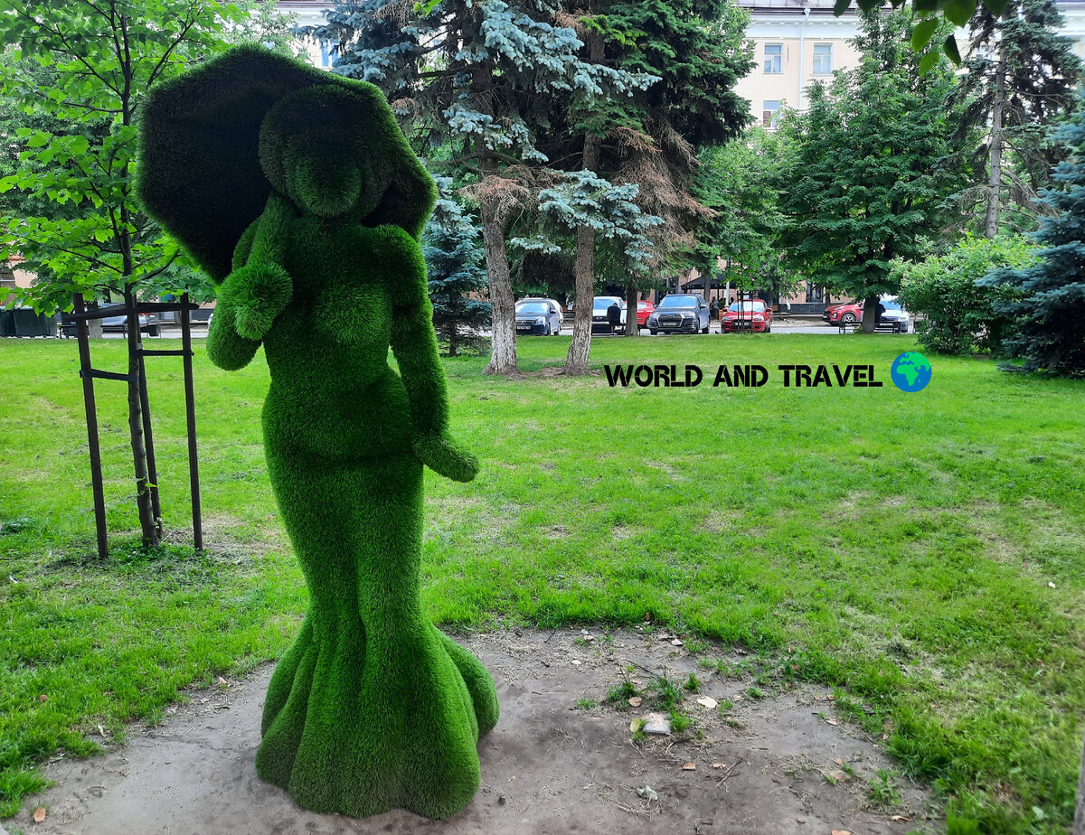 Фото из личного архива: Скульптура в парке.