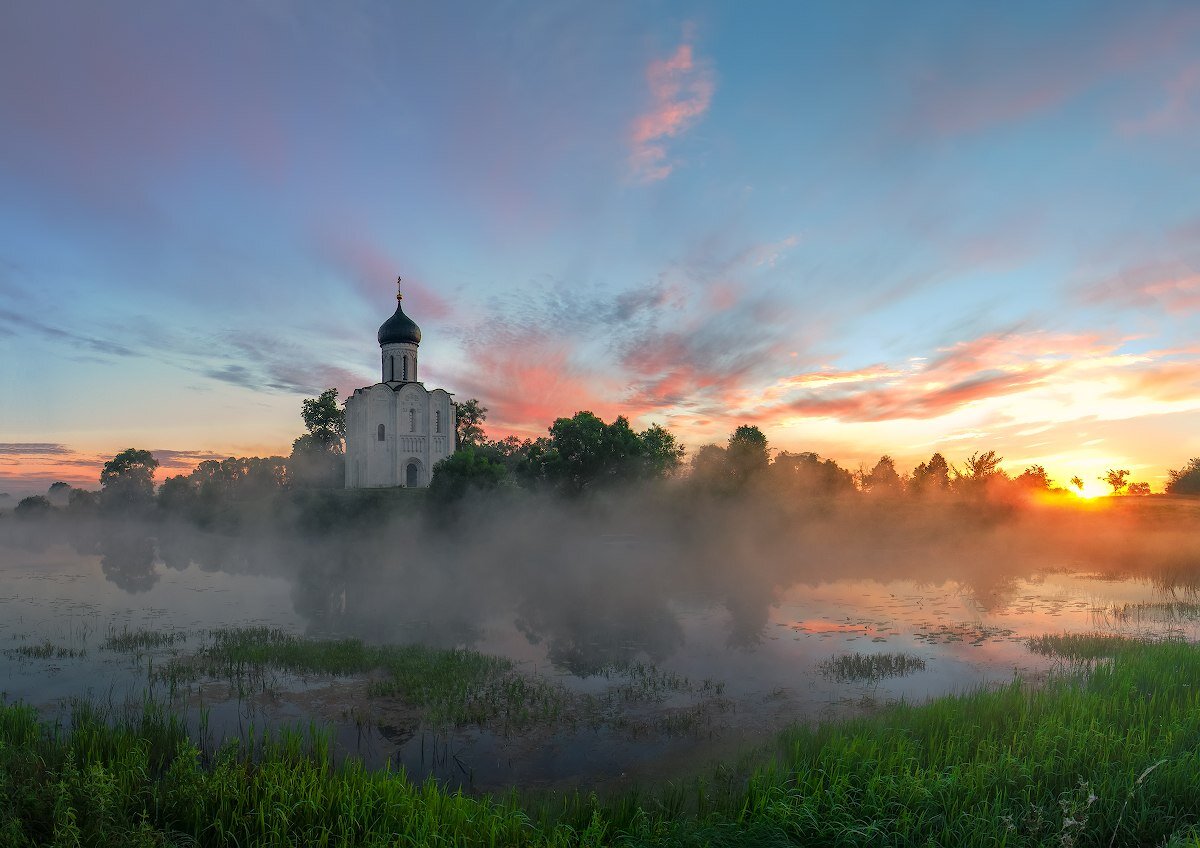 Церковь в тумане