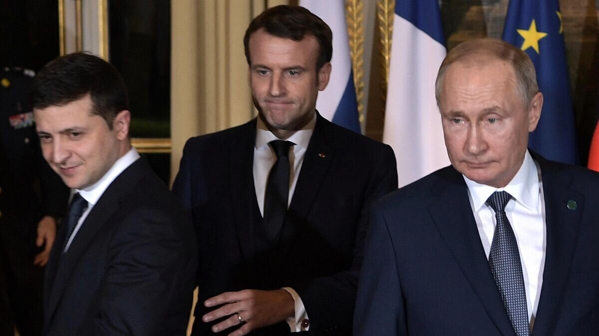    Президент РФ Владимир Путин и президент Франции Эммануэль Макрон и президент Украины Владимир Зеленский во время встречи в "Нормандском формате" в Елисейском дворце© РИА Новости / Алексей Никольский