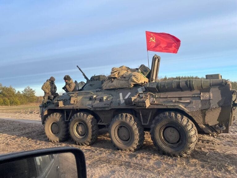 Красные флаги часто используются рядовыми бойцами СВО
