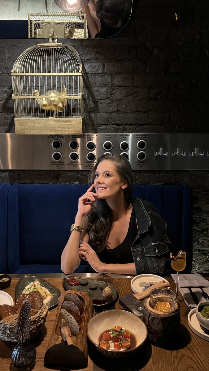 Заказ можно сделать с помощью кнопок на стене, а не ждать официанта.