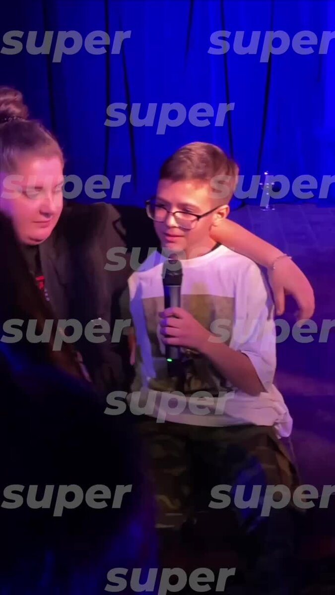    Сын Алены Водонаевой Богдан поет «Владимирский централ» Видео: Super