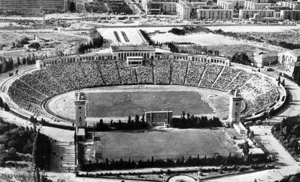 Стадион имени В.И.Ленина в Баку ещё до реконструкции. Без осветительных мачт. 1973 год.