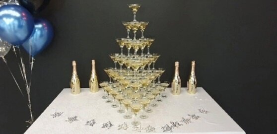 Exit service: champagne slides, pyramids from glasses