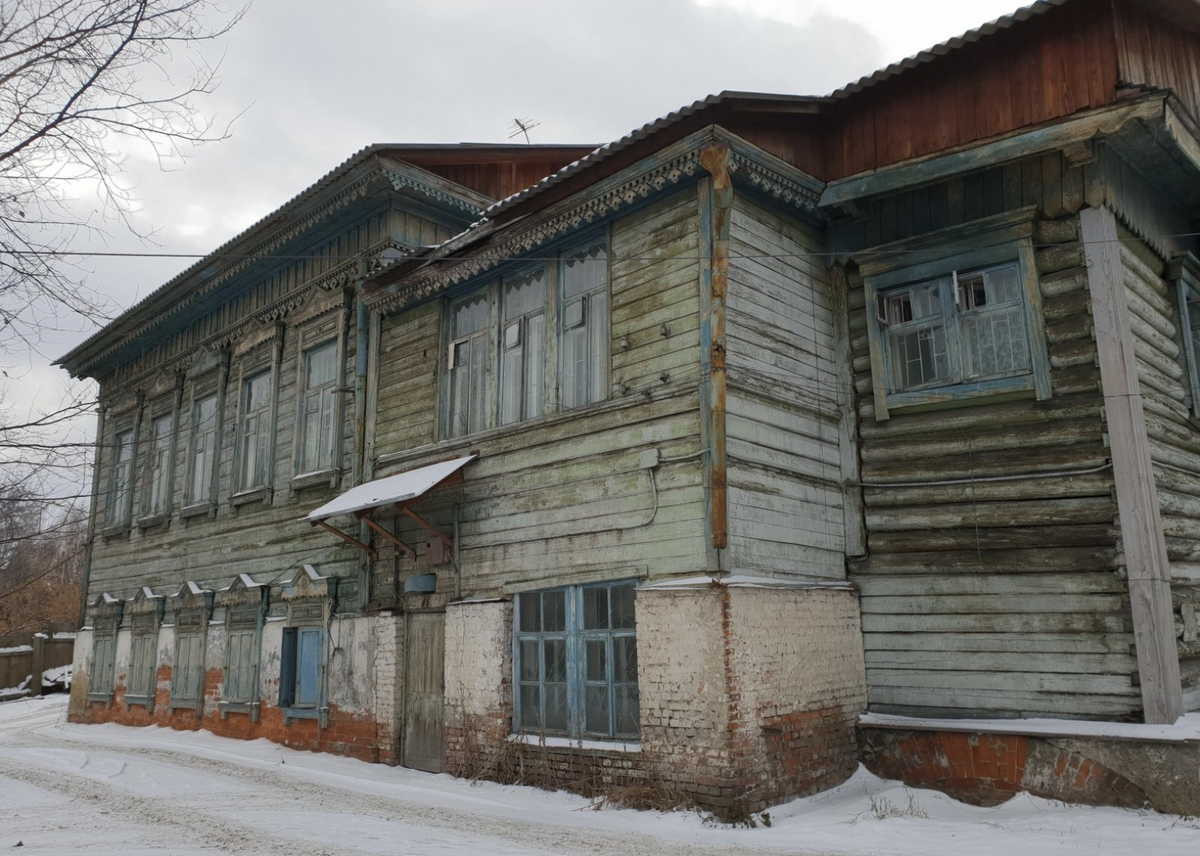 
«Иркутский блог» продолжает освещать тему главной угрозы для архитектурного наследия Иркутска — массового сокращения реестра выявленных памятников, среди которых подавляющее большинство — средовая...-135-2