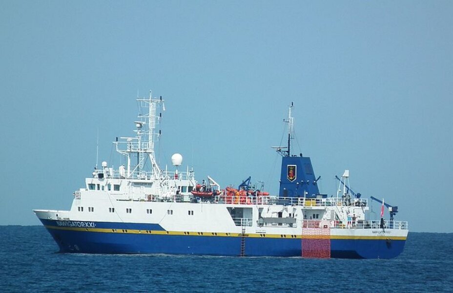 Учебное судно Академии Морской в Щецине – «Навигатор XXI» (Польша). https://upload.wikimedia.org/wikipedia/commons/thumb/e/ee/Nawigator_XXI%2C_Trzesacz.JPG/800px-Nawigator_XXI%2C_Trzesacz.JPG