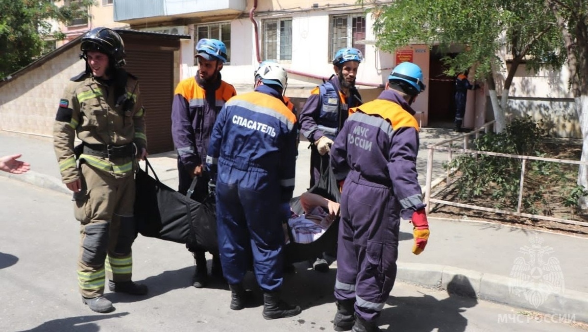     В Махачкале прошло заседание комиссии по чрезвычайным ситуации, где обсудили меры по ликвидации последствий взрыва газа в доме на улице Айвазовского, сообщил глава города Юсуп Умавов.