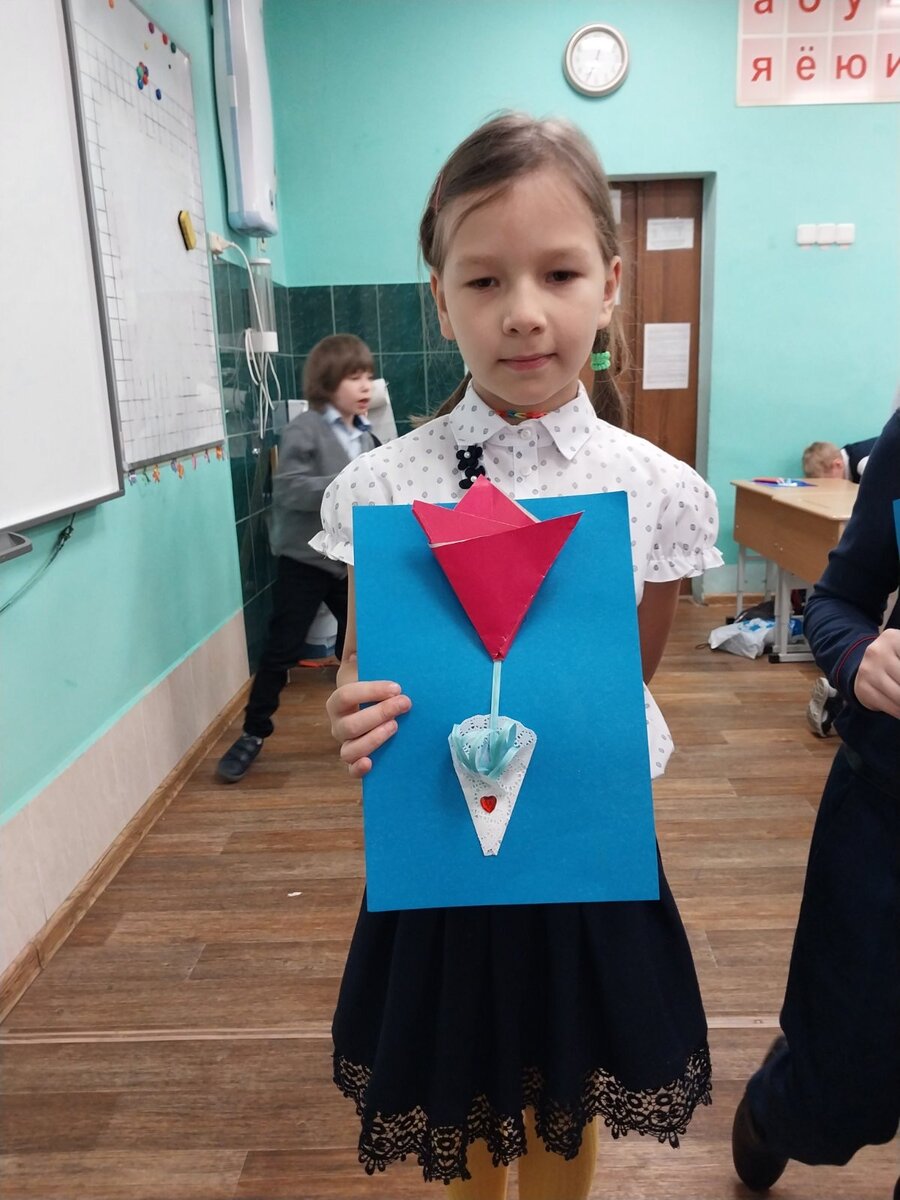 Катюня. В первом классе ещё тут