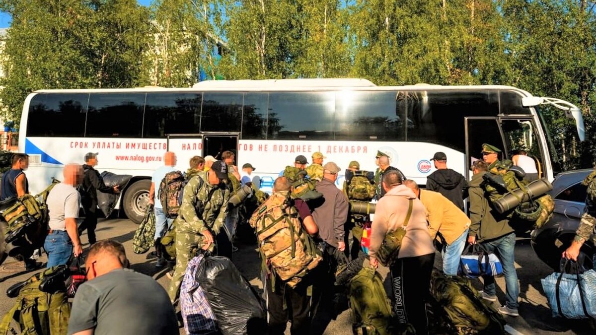    Команда военнослужащих по контракту отправилась в зону проведения СВО из Ханты-Мансийска