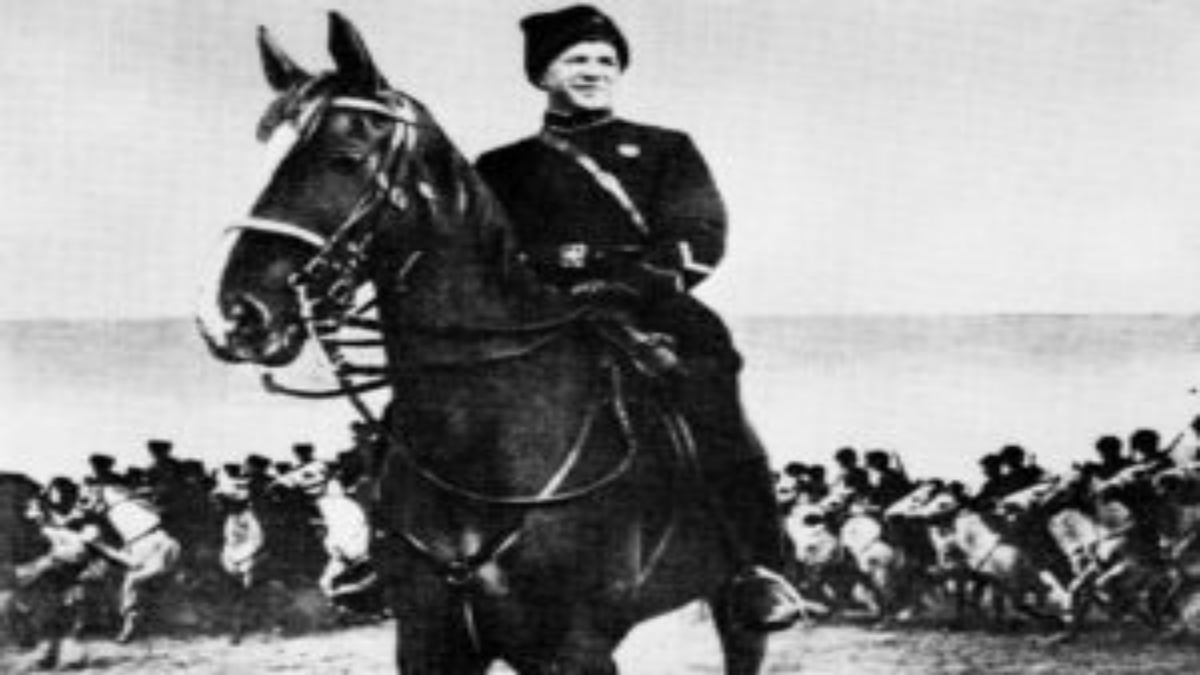 Георгий Константинович Жуков в должности 4 -й Донской казачьей дивизии.                Фото: https://nic-pnb.ru