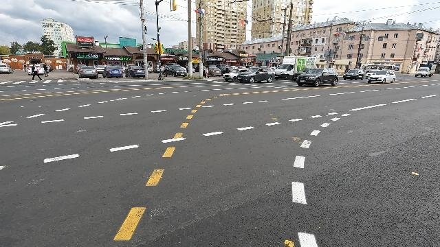     Новая разметка на проспекте Ленина: еще один левый поворот, полосы и парковки
