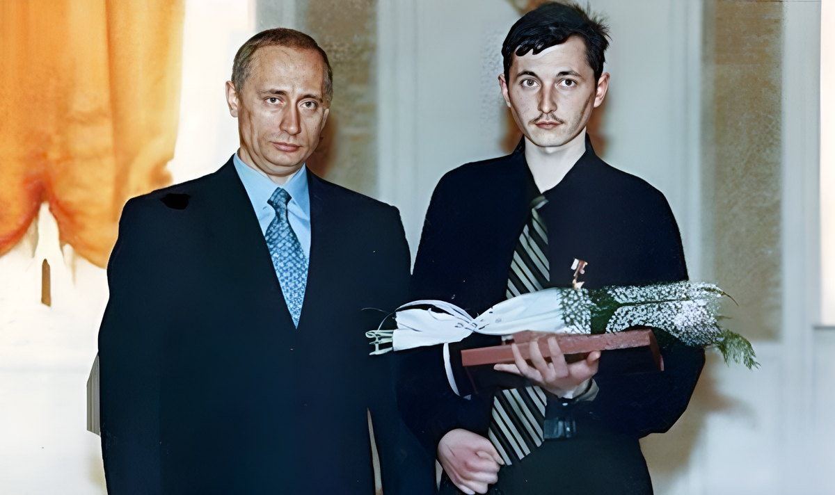 "За мужество и героизм, проявленные при ликвидации незаконных вооружённых формирований".