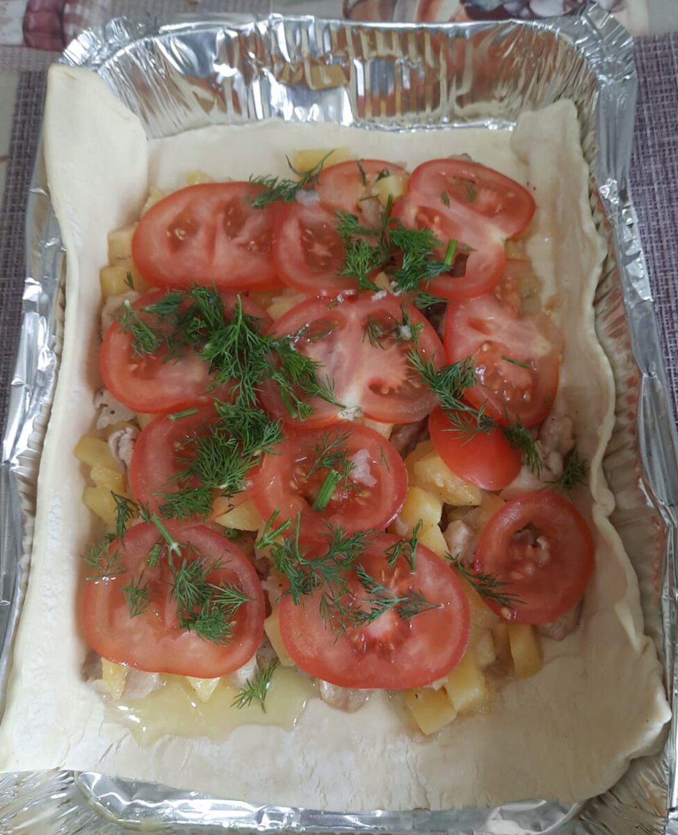 Пирог из слоеного теста с картошкой