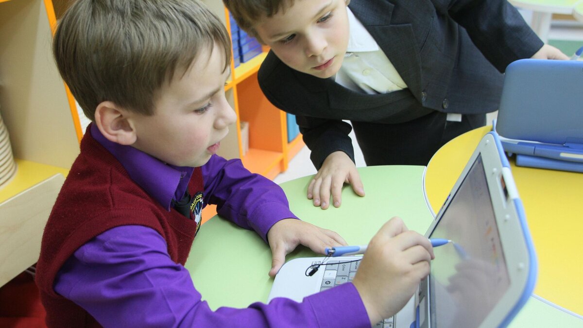    Список друзей подростков поредеет: взрослых удалят из контактов© РИА Новости | Игорь Зарембо