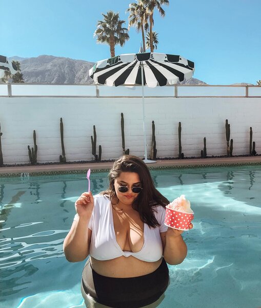 Кэлли Торп в раздумьях