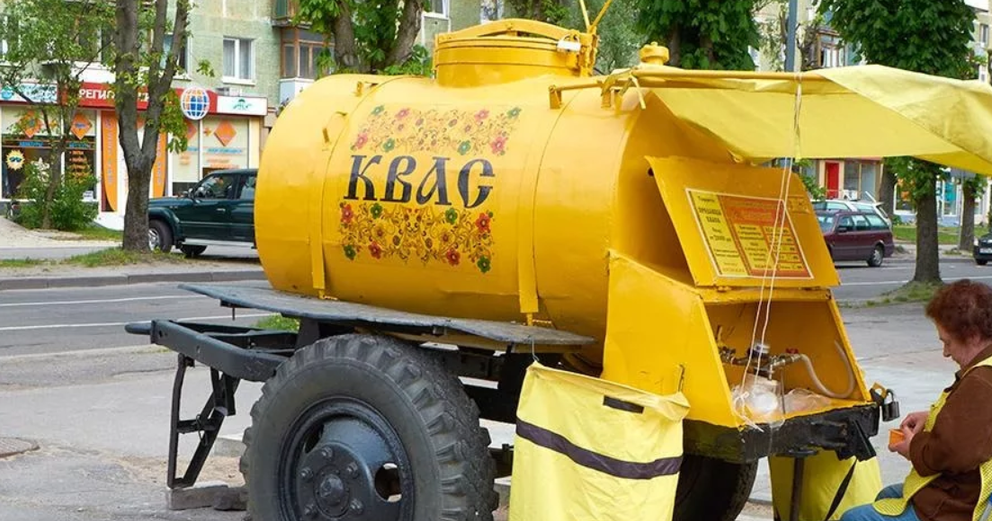 Торговля квасом на улице