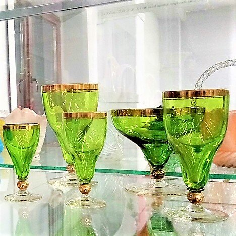 Зелёный набор бокалов. Фото из интернета