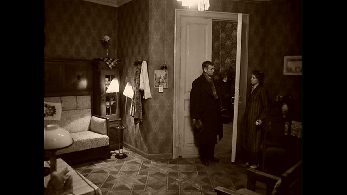 Первая встреча за двадцать лет разлуки.