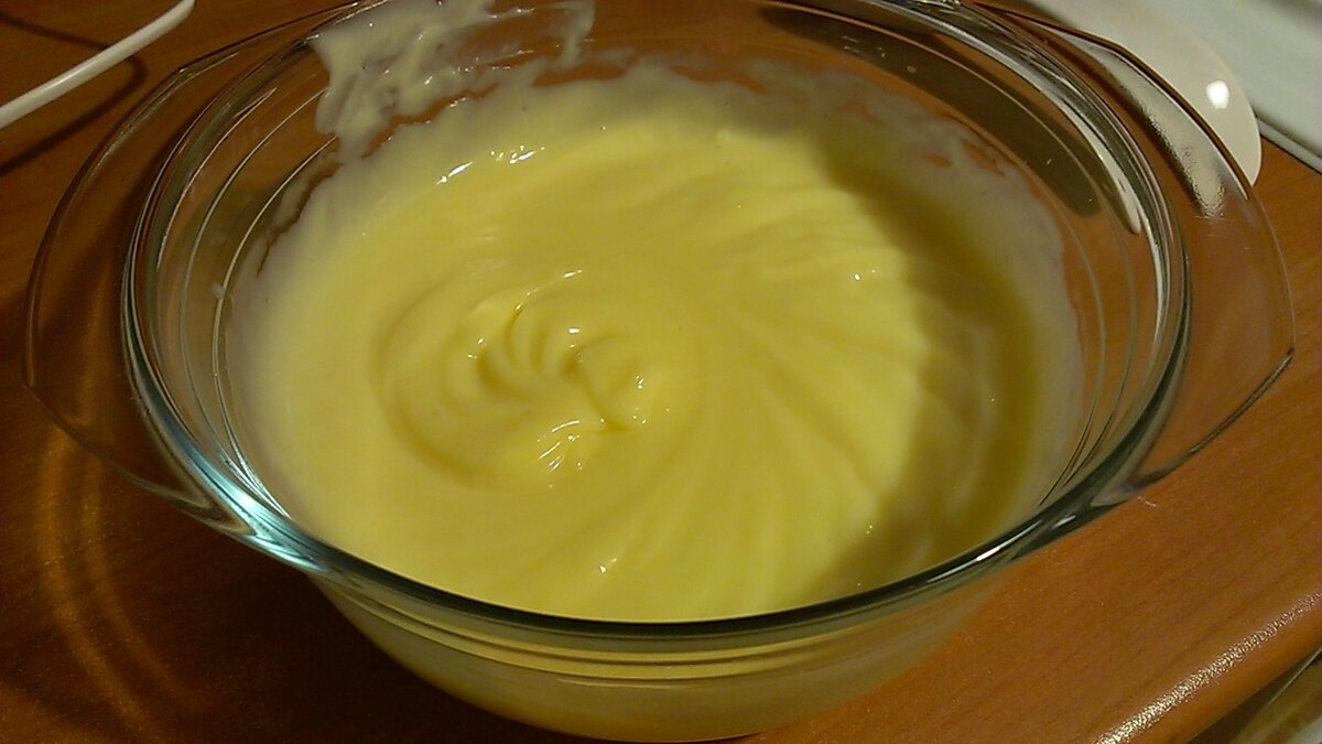 Заварной крем с маслом. Крем из желтков для торта. Заварной крем из молока. Крем из молока и яиц. Заварной крем на молоке без масла