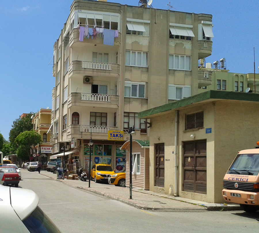 Дом для местных.