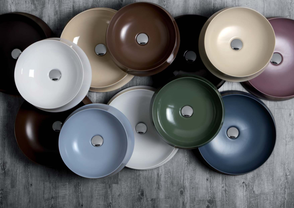 Сейчас многие фабрики и производители сантехники используют свои особые секретные технологии для придания разнообразных оттенков продукции. Большинство из них держат в секрете особенности производства.   