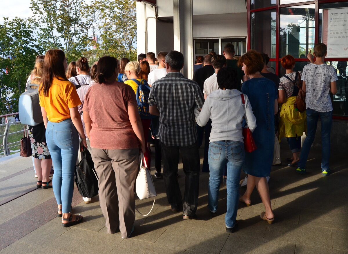 Народ у нас - пуганный, помчался забирать депозиты. Фото автора. 