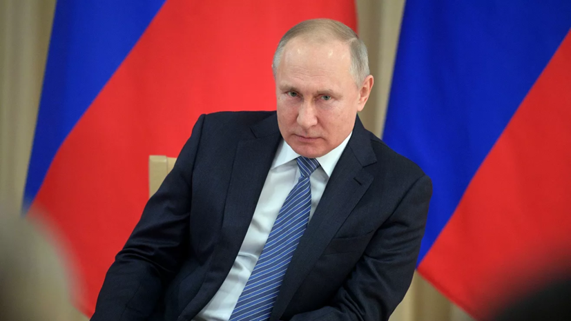Президент России Владимир Путин заявил, что ближайшие две-три недели будут определяющими в ситуации с распространением коронавирусной инфекции COVID-19 в стране.