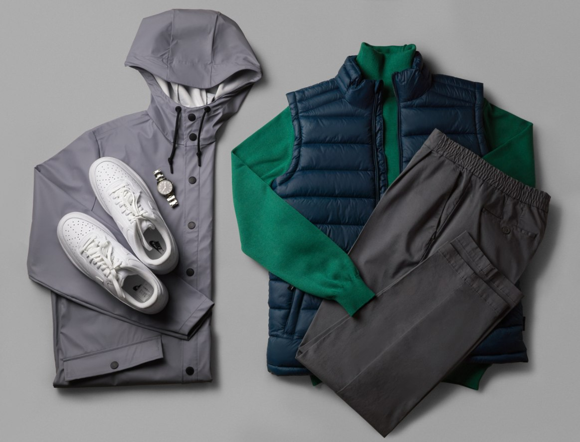 Стёганый пуховой жилет поможет утеплить ваш привычный образ с плащом или пальто.