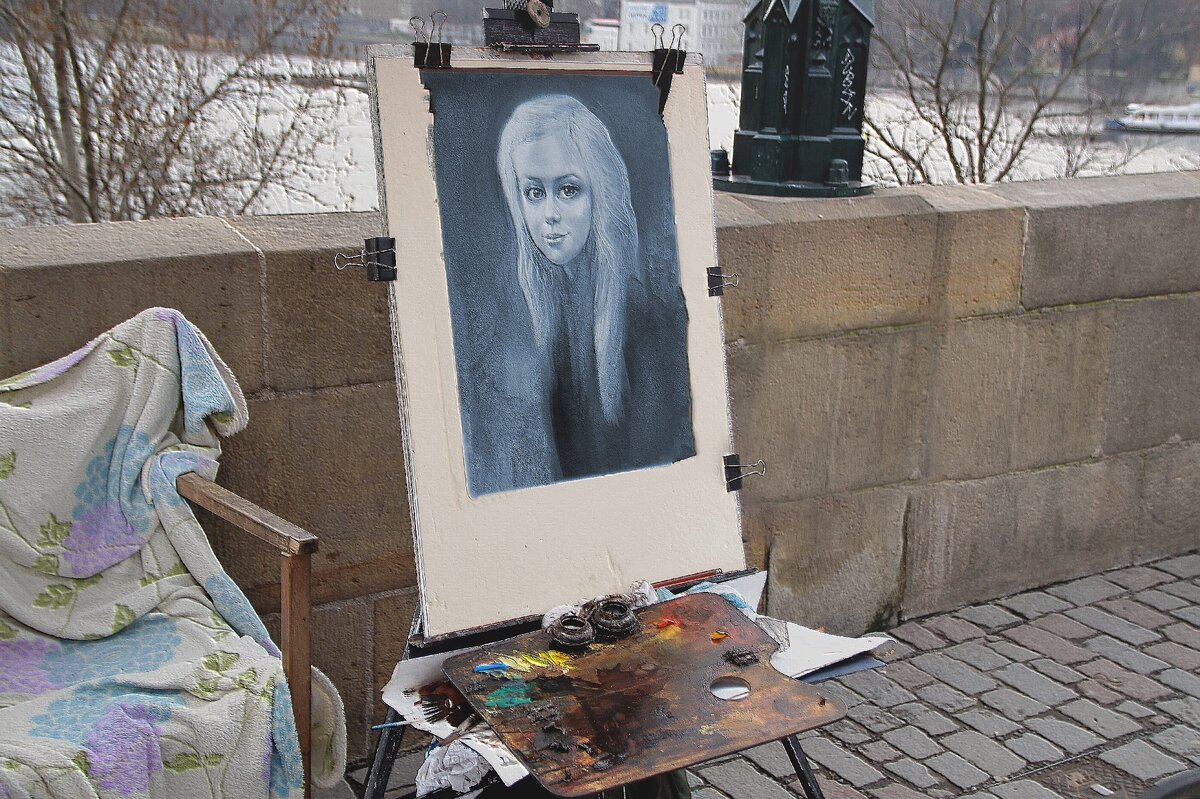 Художник рисует портрет?