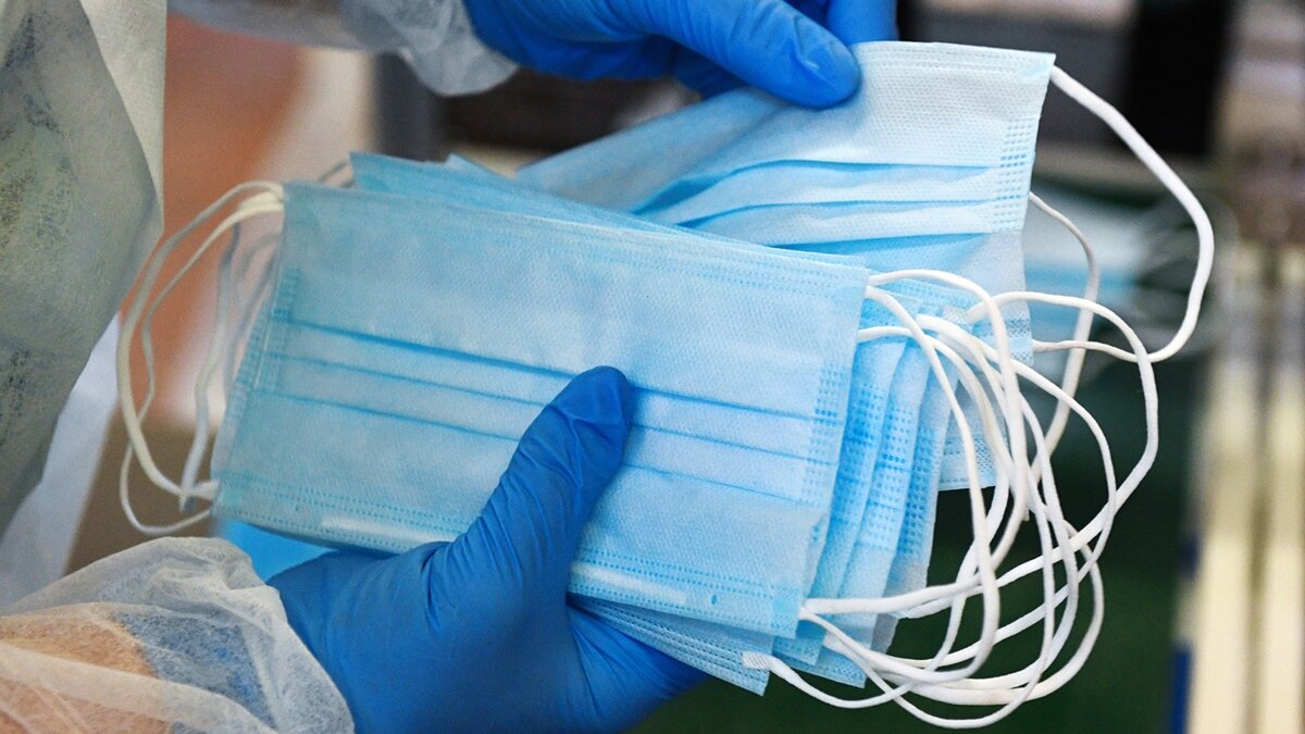 В моем городе каждый третий ходит в маске,но есть ли в них смысл?