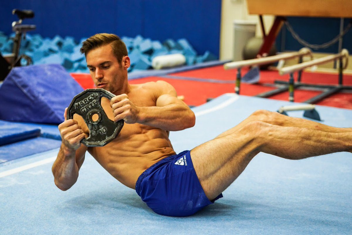 Тренировки спортивных гимнасток сша видео. Самуэль Микулак рост. Сэм Микулак гимнаст торс. Сэмюэль Микулак торс. Универсальный спортсмен фото.