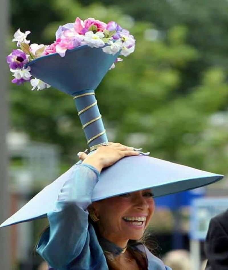 Шляпы на королевских скачках роял аскот. Экстравагантные шляпы. Конкурс самых необычных. Костюмы из необычных материалов. Мисс противопехотная мина.