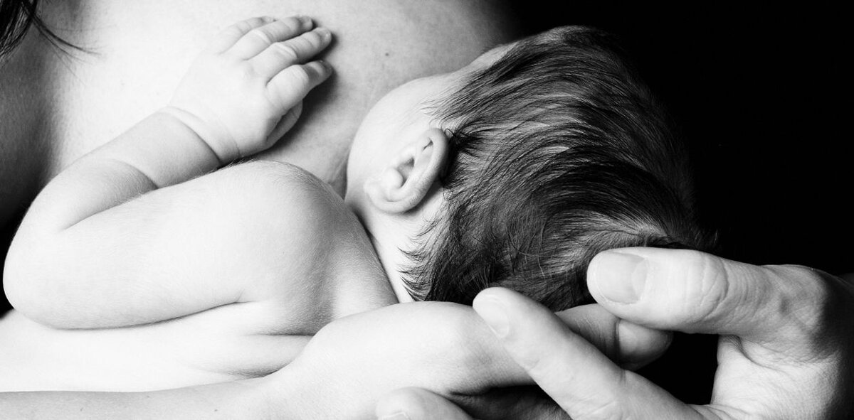 Малыш спас маму. Мамочка спасение детей игра. Грусть после гв. Мать выколовшая глаза ребенку. Счастливая мама с ребенком.