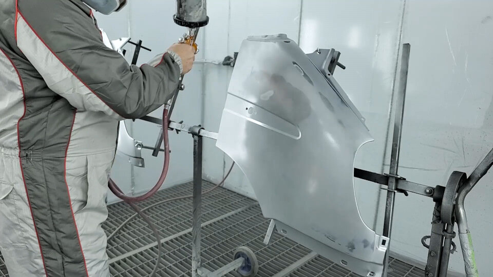 Покраска автомобиля. Полировка акрила на авто. Покраска базой. Покрасить неоструганные доски белой краской. Доски покрашенные в белый.