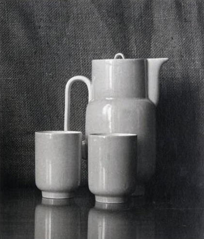 Ева Штрикер (Цайзель). Прибор для воды. 1934. Дулёво // Kirkham P. Eva Zeisel: Life, Design, and Beauty. – San Francisco: Chronicle Books, 2013. – P. 60. 