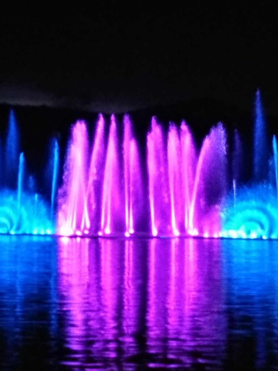 Листайте галерею вправо)Конечно фото не передает всей мощи,но какие-то эффекты видны.