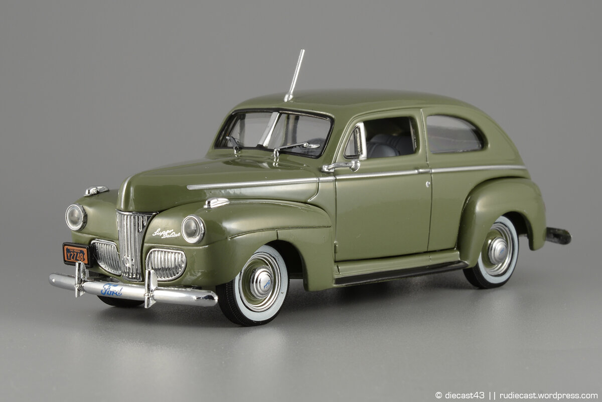 1941 Ford Tudor Sedan Super Deluxe от First Response (American Heritage Models)