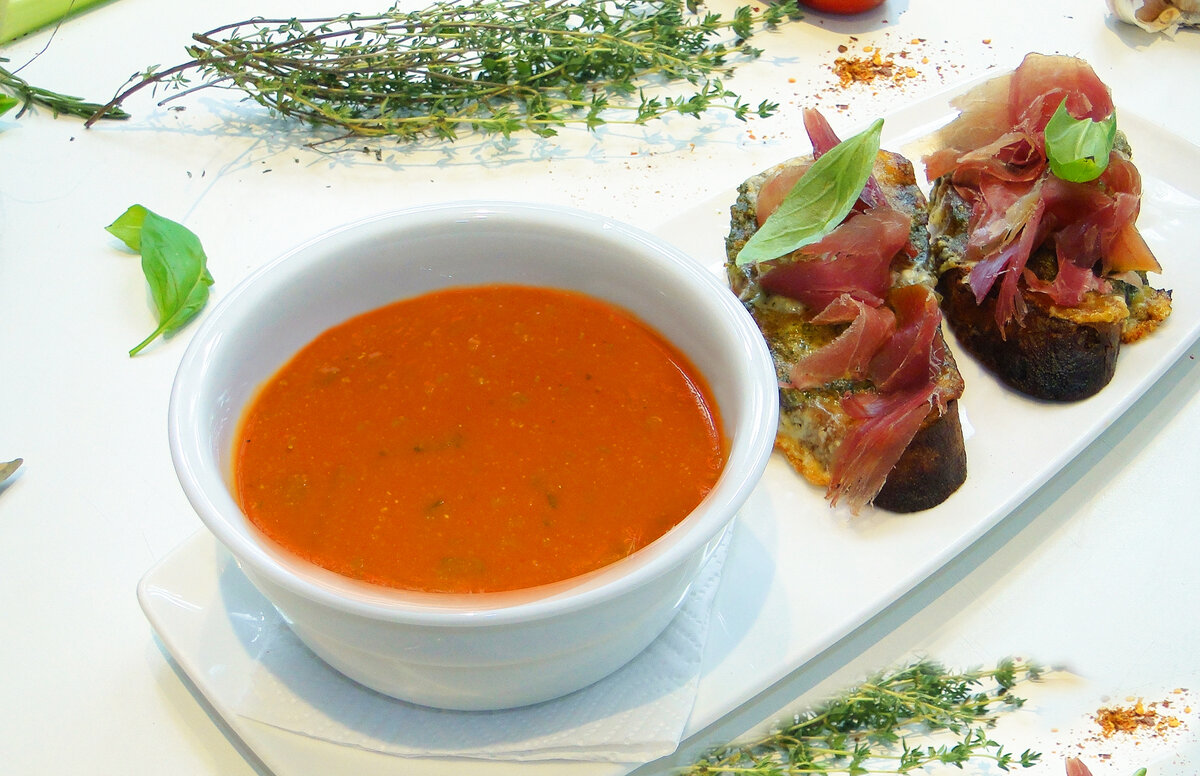 Порадуйте семью и друзей Настоящим Томатным супчиком и с вкуснейшей Брускетта. Пошаговый рецепт. Советы и рекомендации. Настоящий вкус Италии.