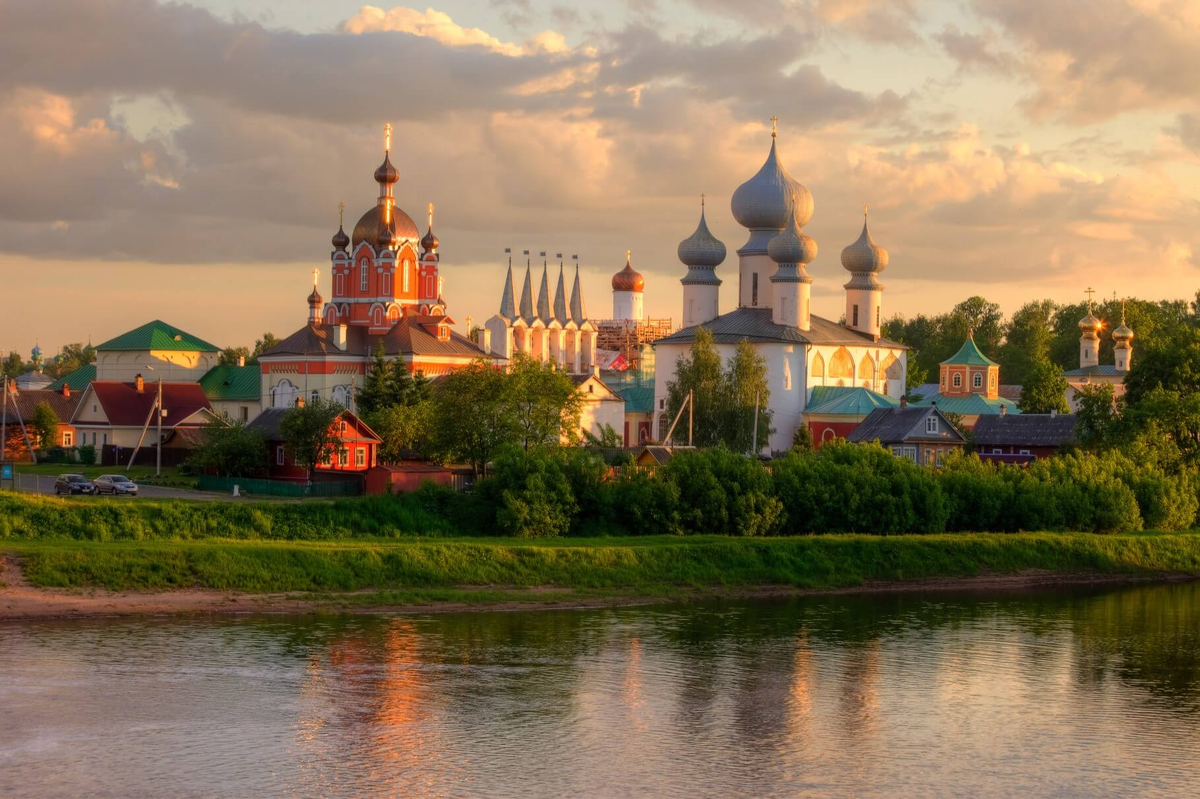 Тихвин, которого я не увидел, источник фото - https://sozvezdie-tour.ru/ehkskursiya/tihvin-1-den