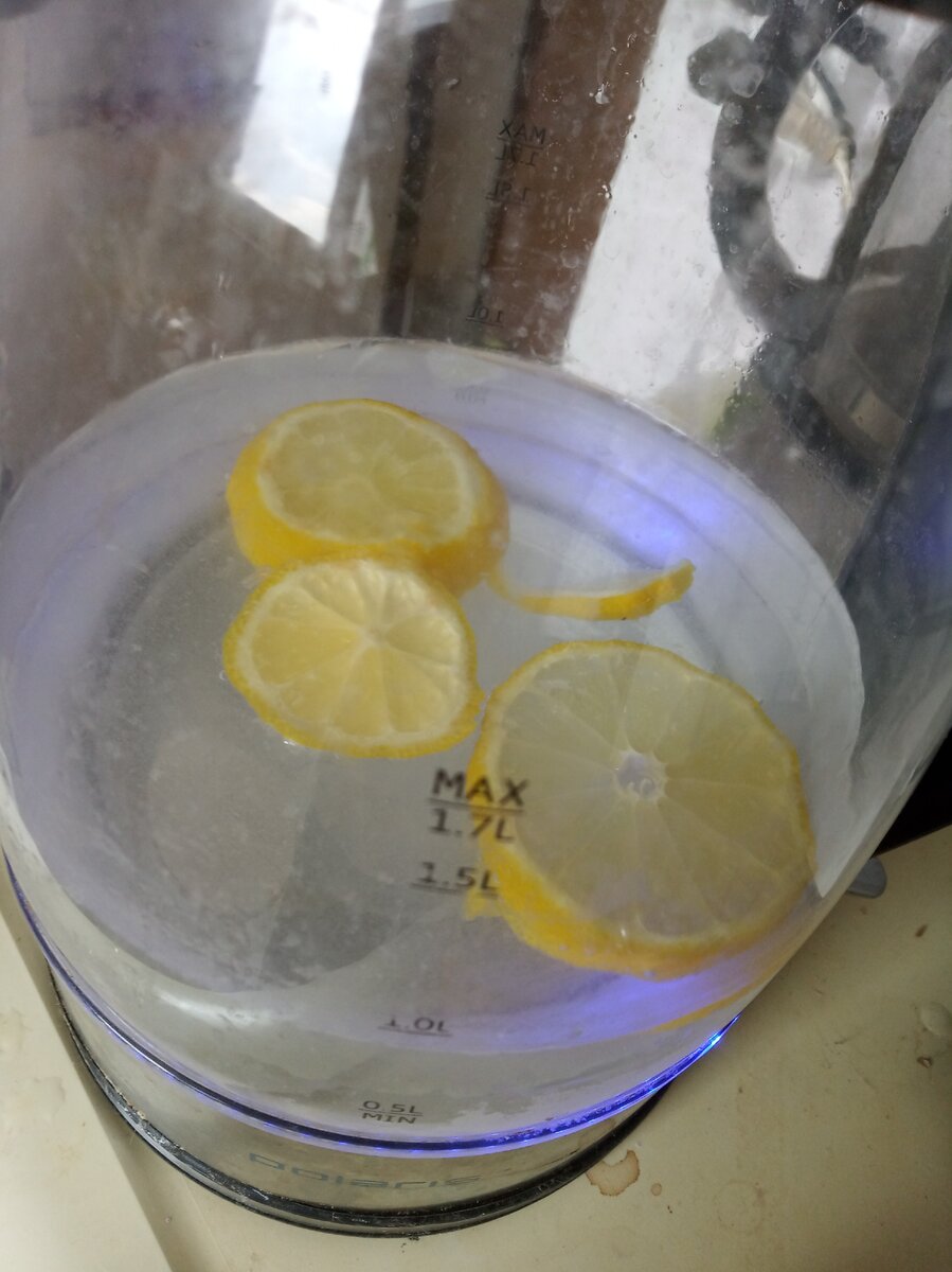 Сначала кинула всего три кусочка, но после первого кипячения,поняла, что надо еще.