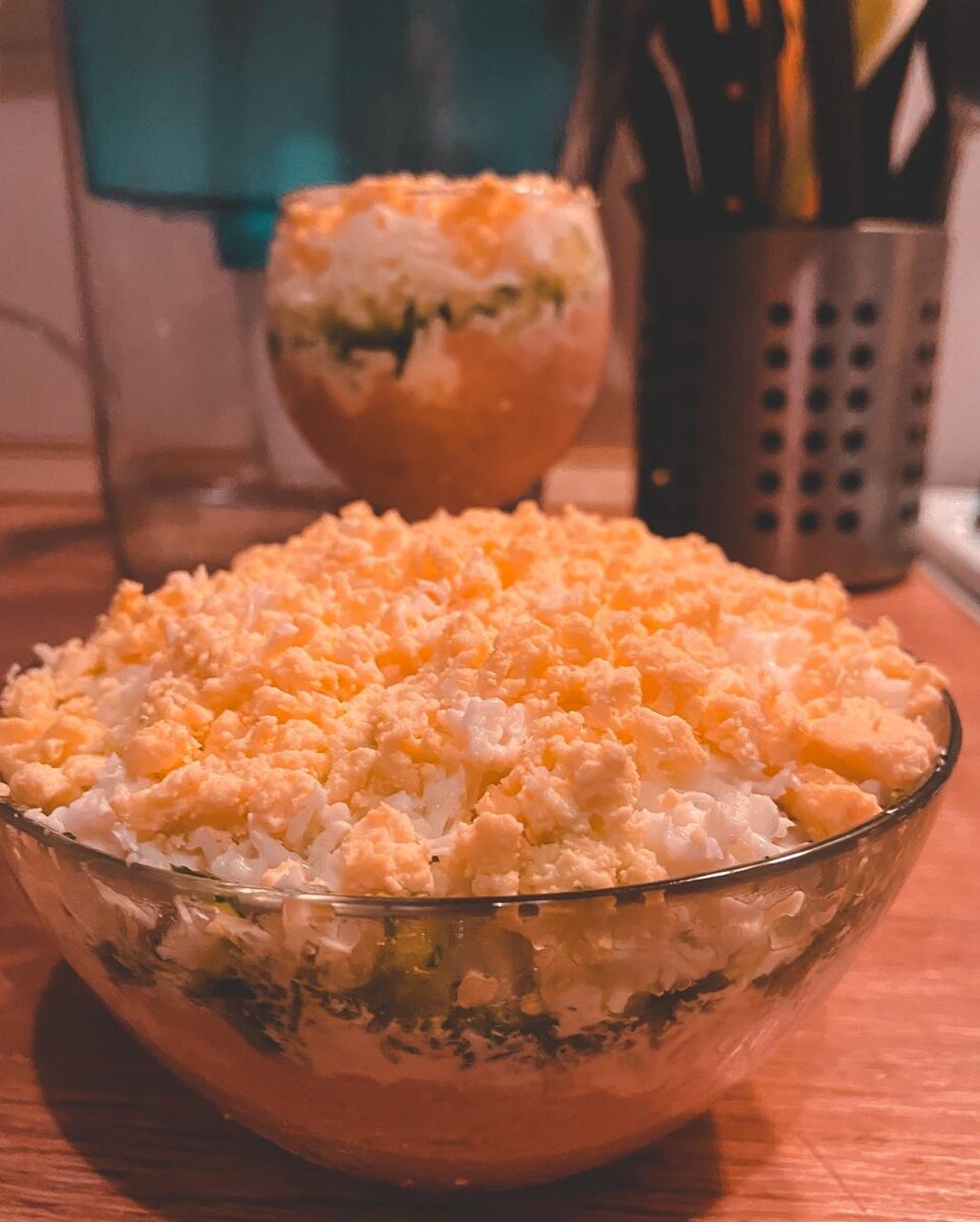 Слоеный салат с печенью трески.