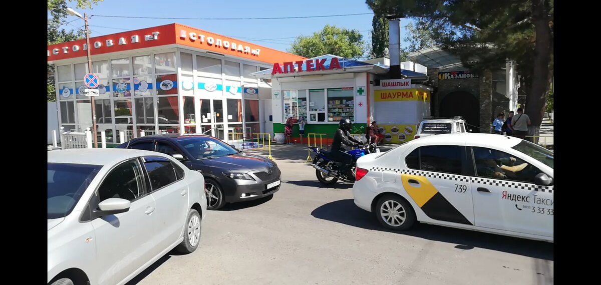 Столовые очень популярны в курортных местах. Фото автора. 