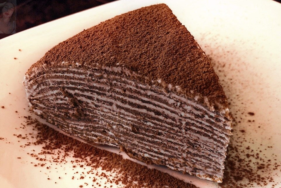 Весь тортик вышел в 575 калорий. А в 100 граммах всего 140 калорий. 