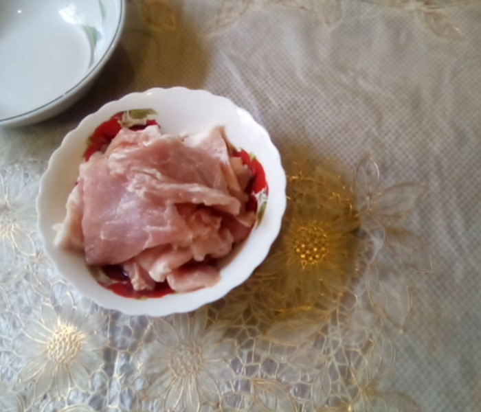 нарезали мясо