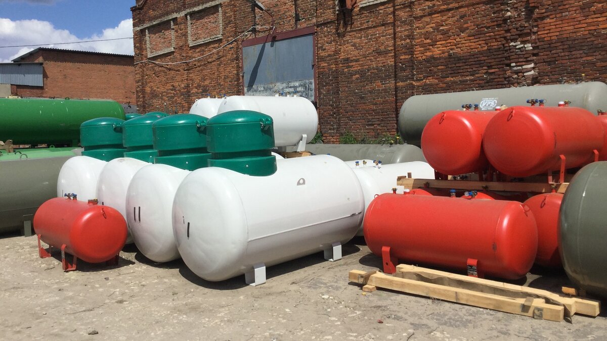 Новые газгольдеры на складе
