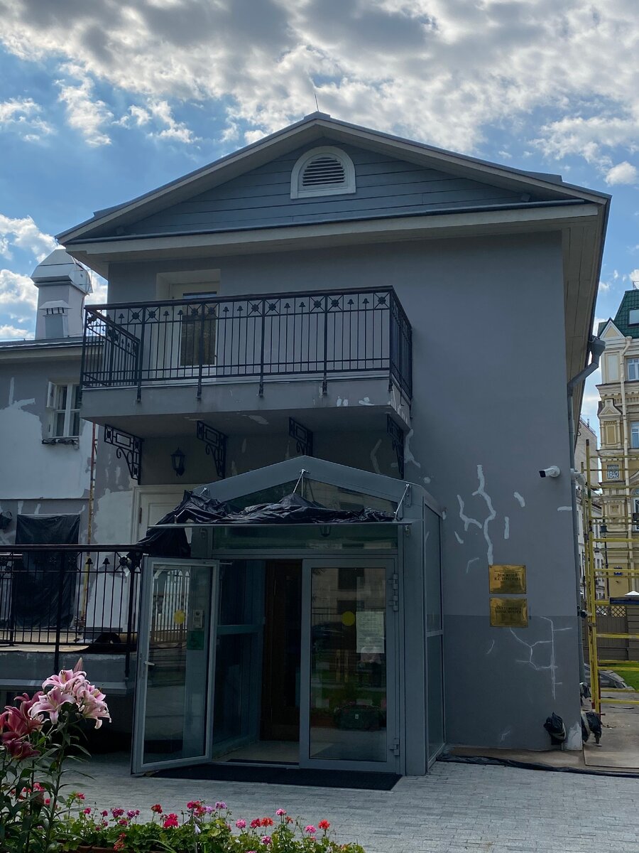 Вход в барский дом . Фото  Соколов Д.С.