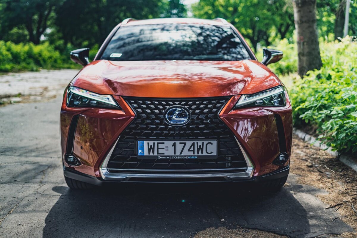 Lexus UX 250h - таким должен быть городской автомобиль премиум-класса!