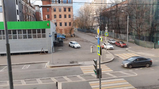 Это видео "спасенного" Мазда 3. Видно и сотрудника МАДИ и машину Гибдд, которые здесь курировали