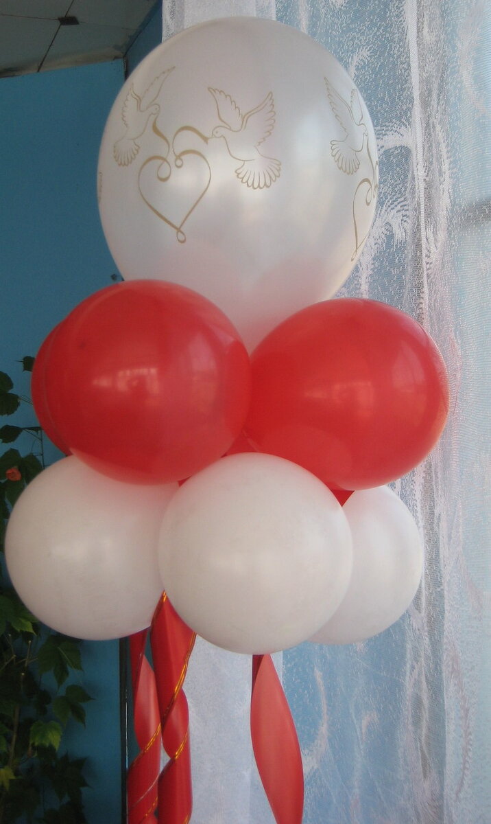 Шары , отличное украшение к празднику.