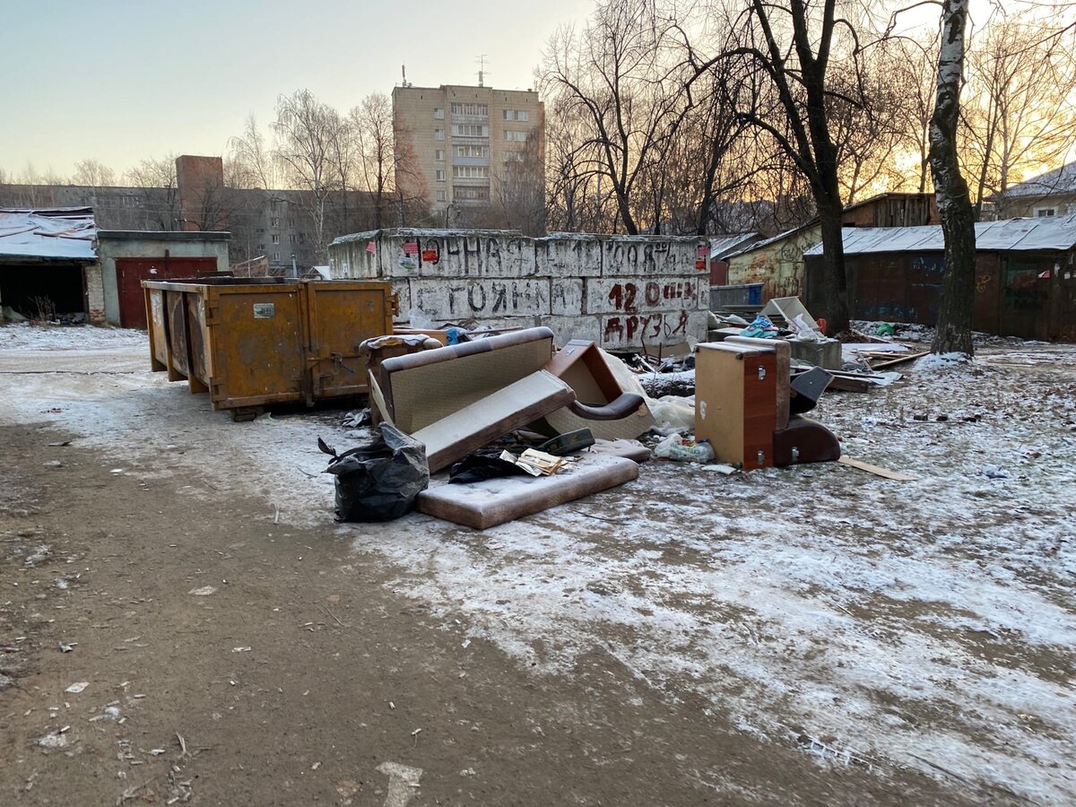 Нашел на помойке фотоальбом с добрыми, советскими фотографиями: девушки,  советские воины, быт в СССР. Ломают «заброшки». | Поиск интересного с  Хрусталевым✓ | Дзен